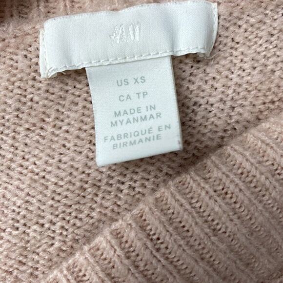 H&M baby pink soft v-neck tunic length long sleeve sweater. Size XS - Picture 8 of 9